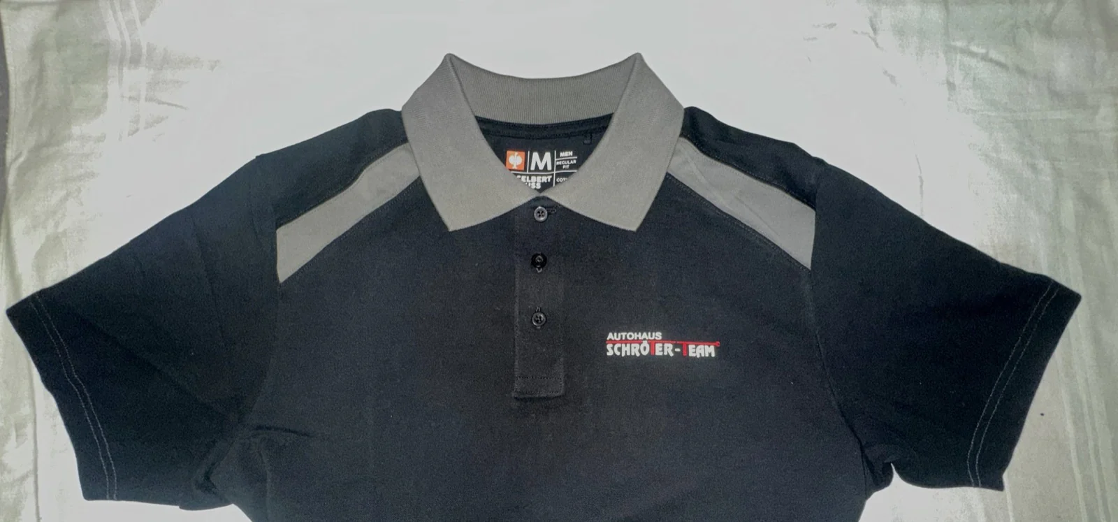Arbeits-Poloshirt mit Flockdruck von PrintLine Werbetechnik aus Stendal