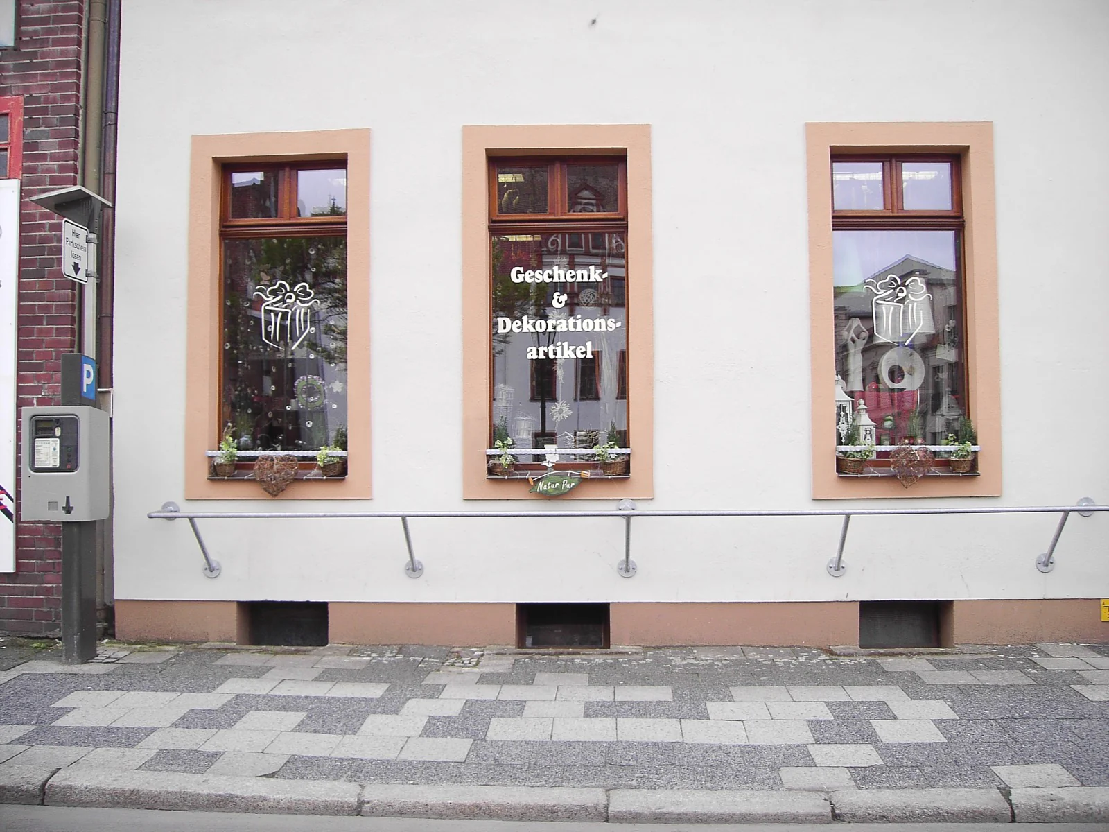Schaufensterbeschriftung Geschenkladen – Schaufensterfolie von PrintLine Werbetechnik aus Stendal